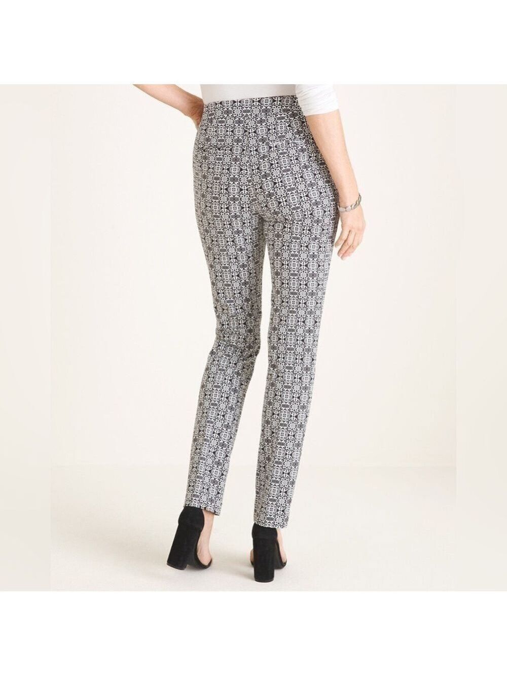 Chico’s Women’s Tile-Print Straight-Leg Pants Black/White Size 0.5R (6) - Picture 7 of 8